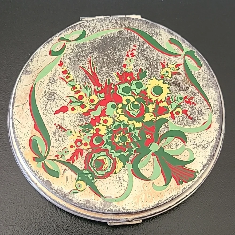Vintage powder compact